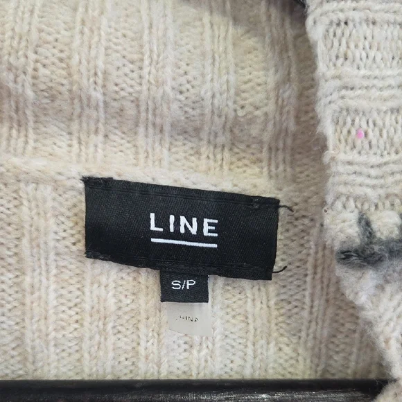 Line Ribbed Turtleneck Sweater - Picture 3 of 6